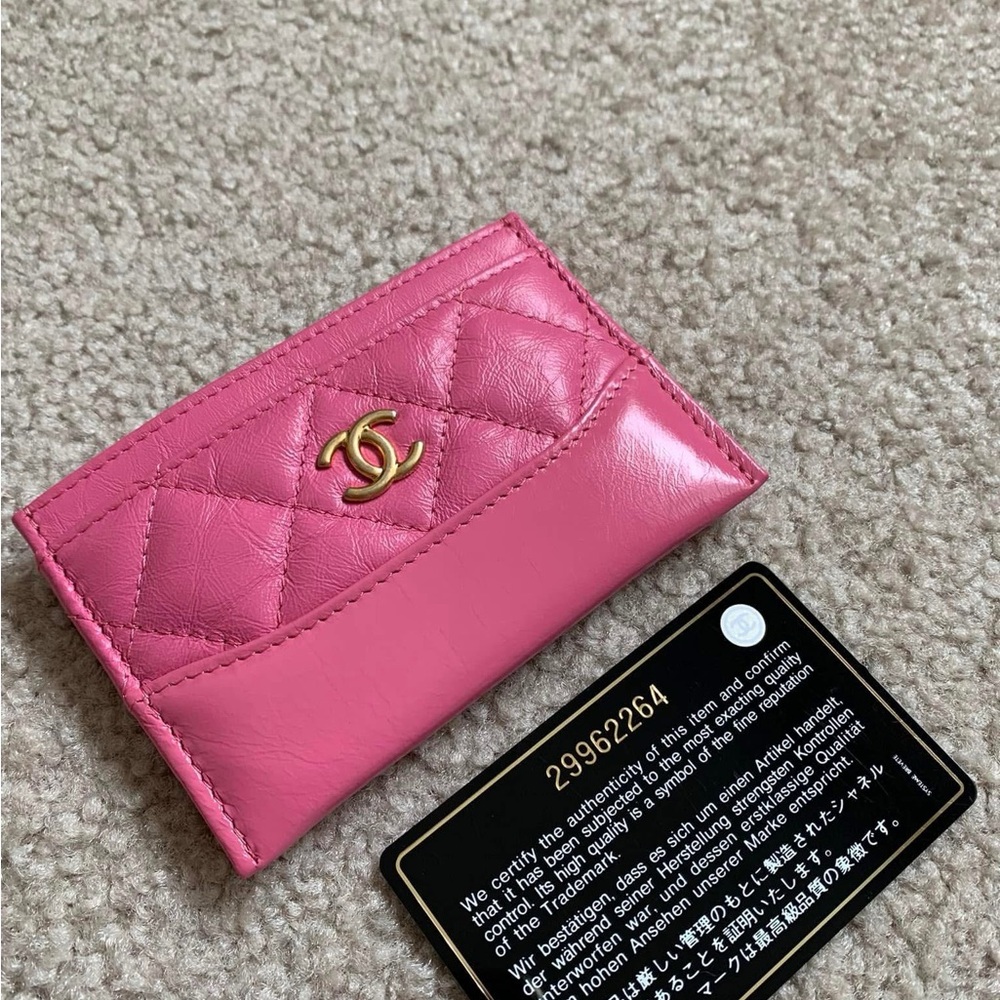 $600 CHANEL Pink Quilted Card Holder